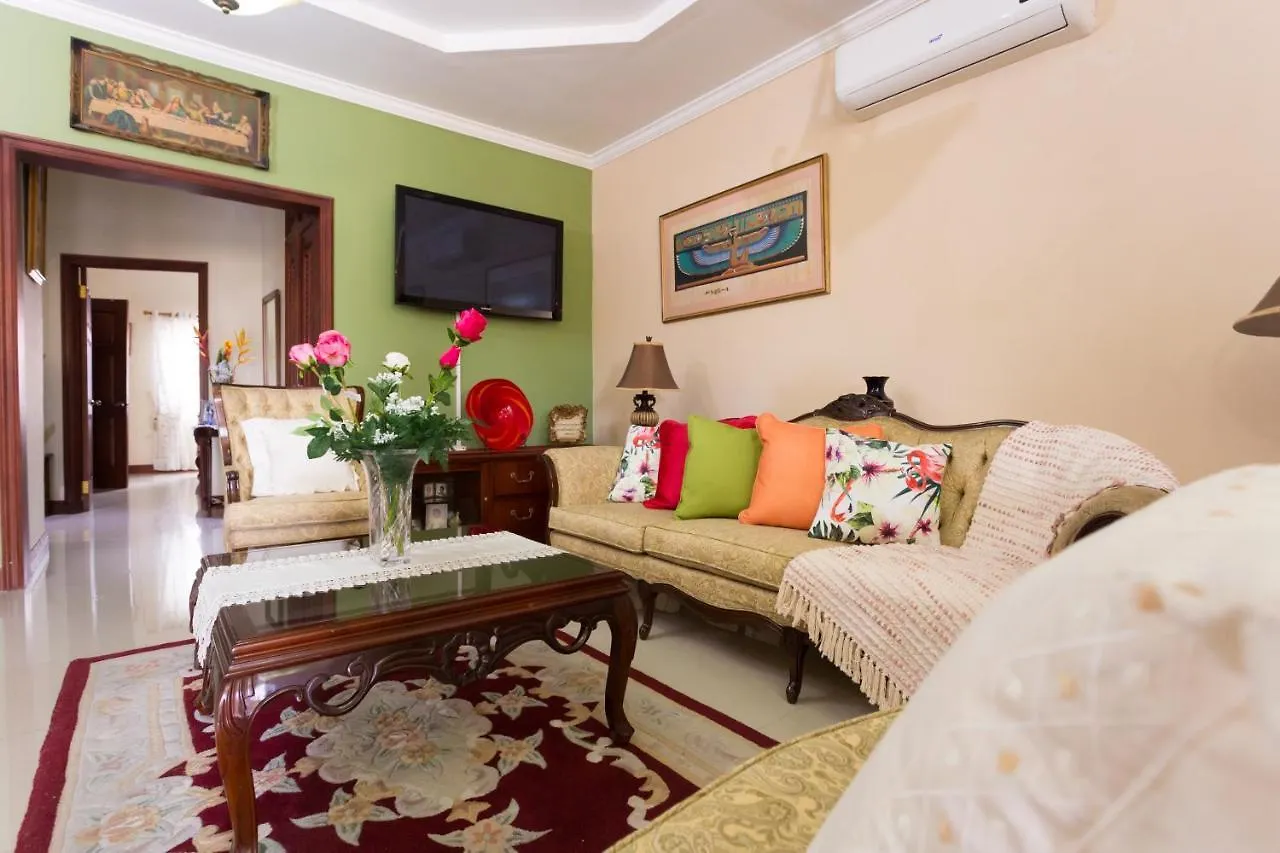 New Kingston Guest Apartment At Inglaterra I contacts